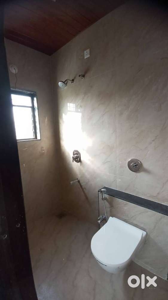 1HKspaciuos  flat on rent for single lady or  couple only