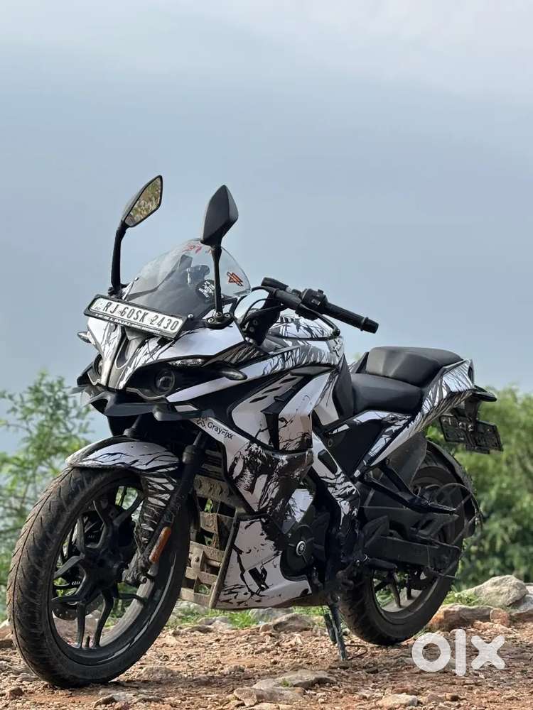 BAJAJ RS200 2024 BS VI