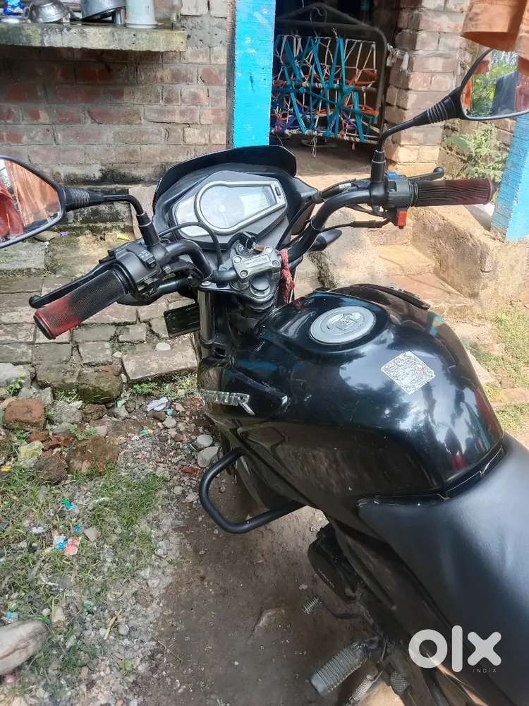 গাড়িতে এক হাতে ব্যবহার হয়েছে কোনো প্রবলেম নেই। জাস্ট money প্রবলেম।