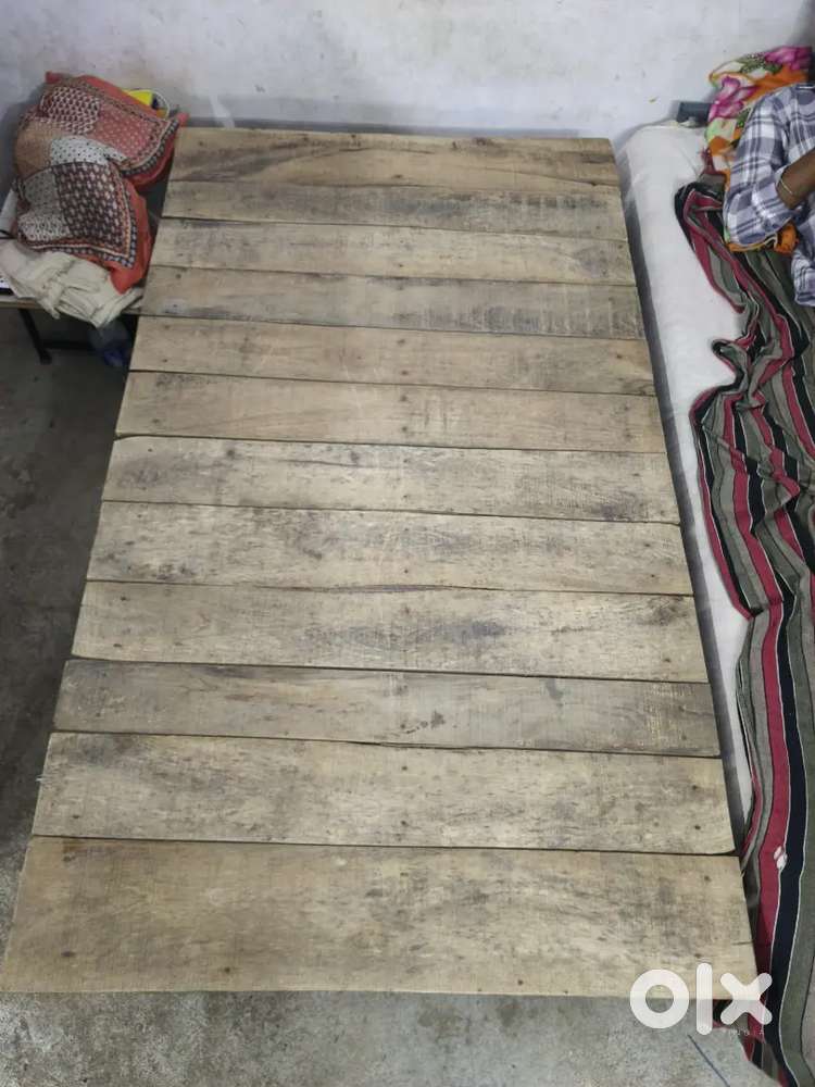 Bed ko bechna h , koi h kharidne wala