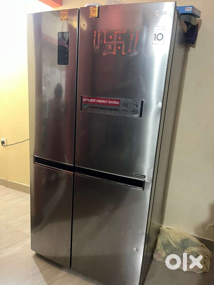 687L Side By Side Refrigerator with Inverter Linear Compressor