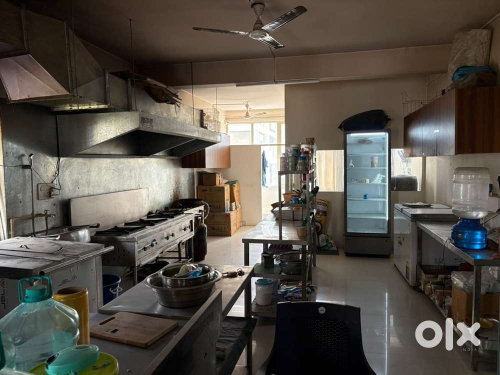 Plug and play cloud kitchen for rent