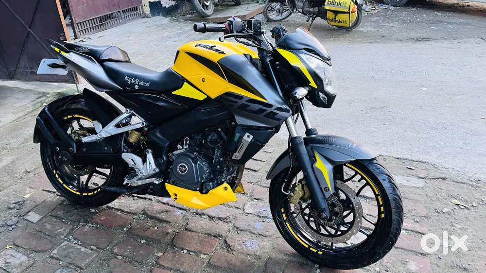 NS 200 special edition in yellow grey