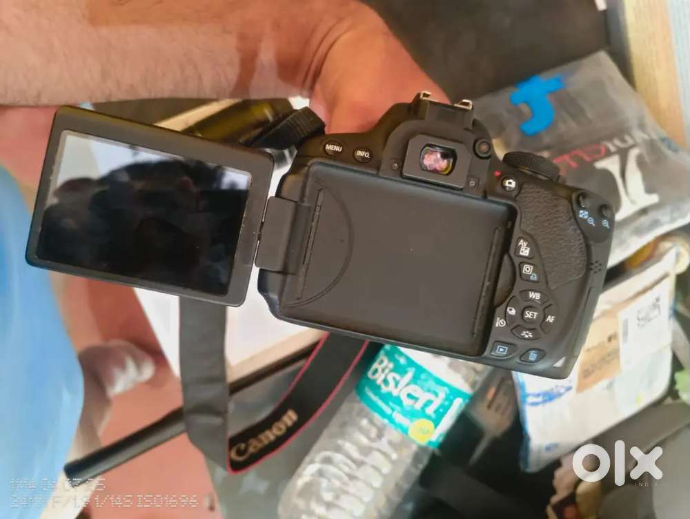 Camera Canon EDC 700 D