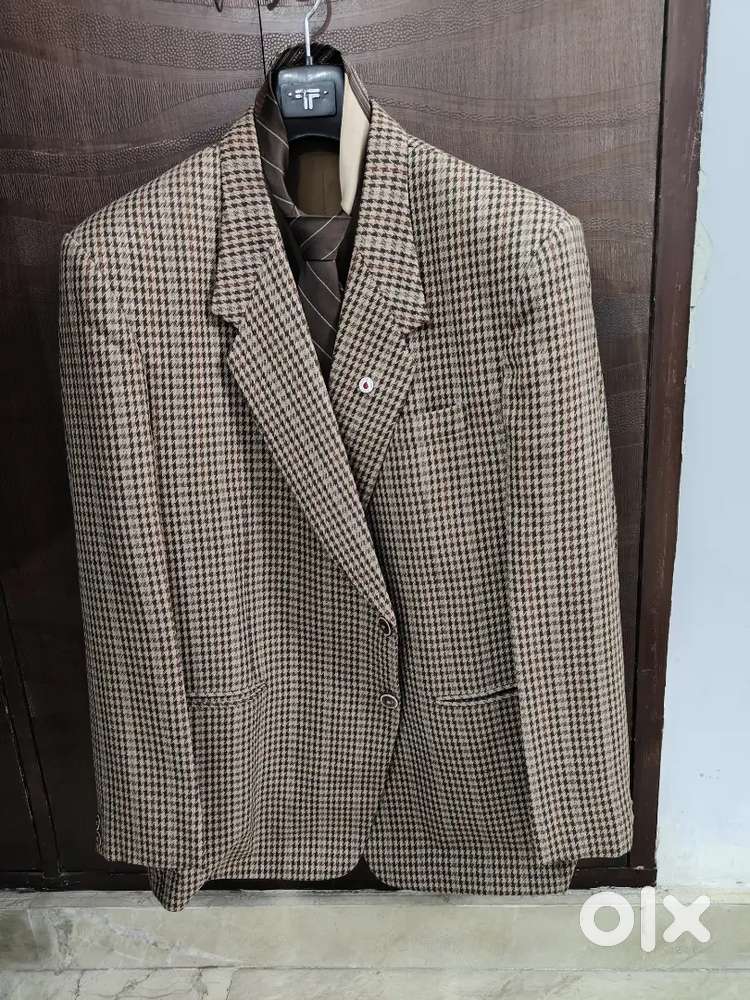 Coat woolen with tie