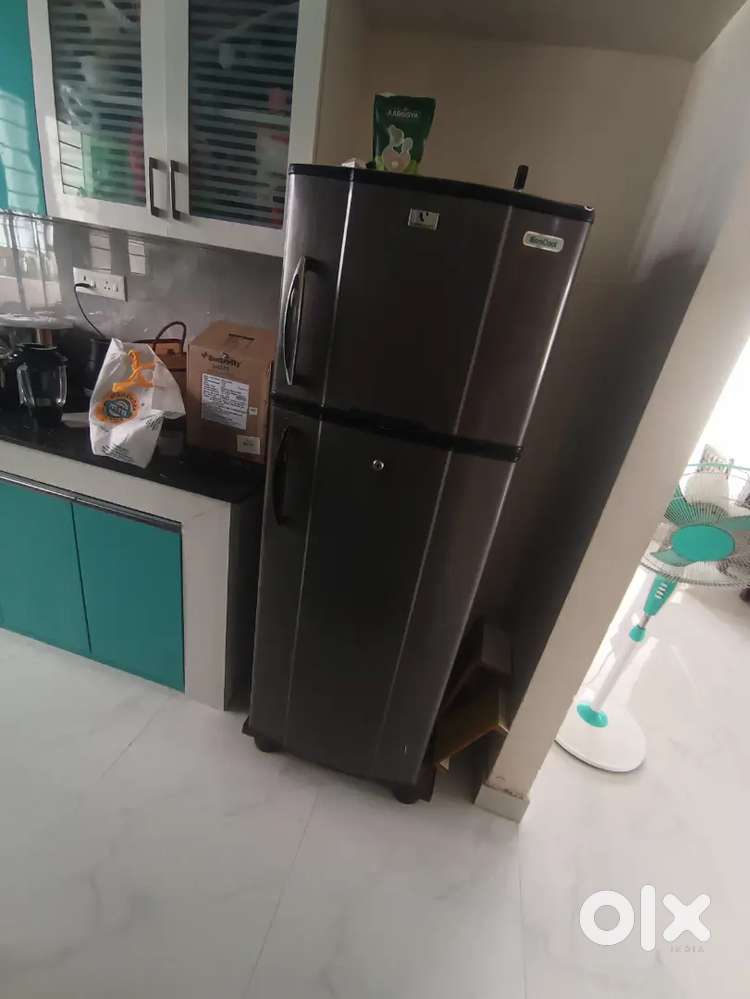 Videocon fridge 235L 3 star double door good working condition