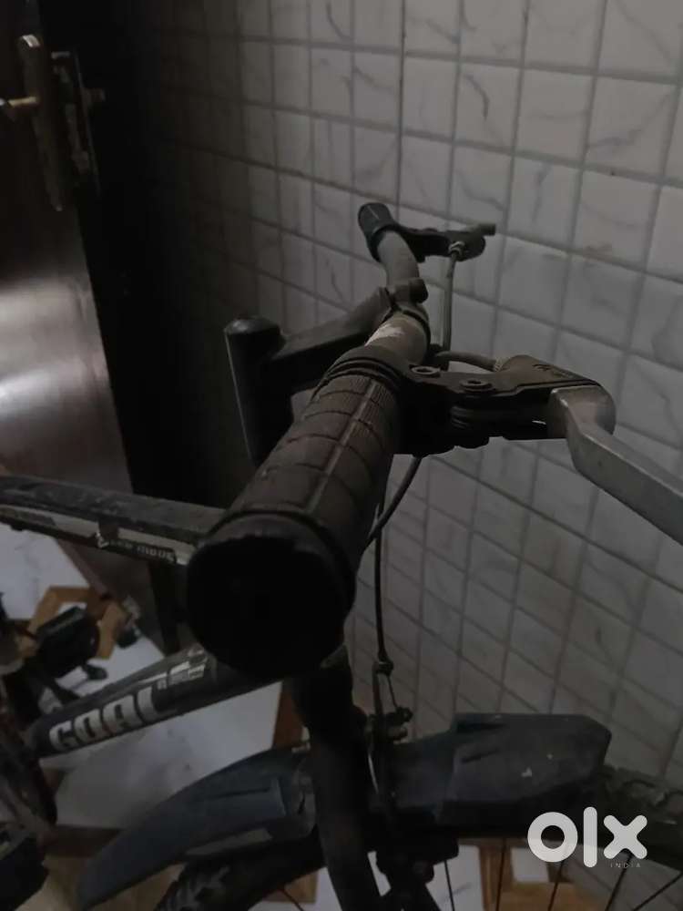 Selling goal brand cycle in black colour