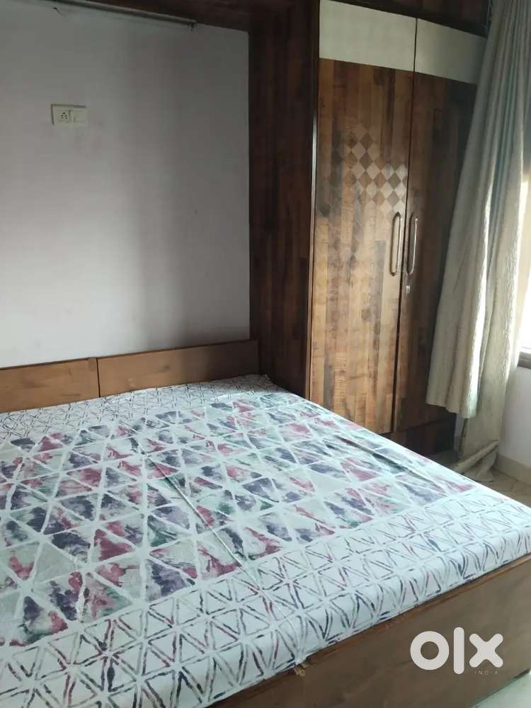 1. One independent room 2. single girl space in 2 seater room