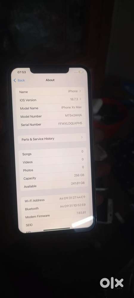 iPhone Xr 64 gb.  iPhone xs max 256