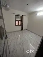 DDA flat 3rd floor with roof electricity and water seprate