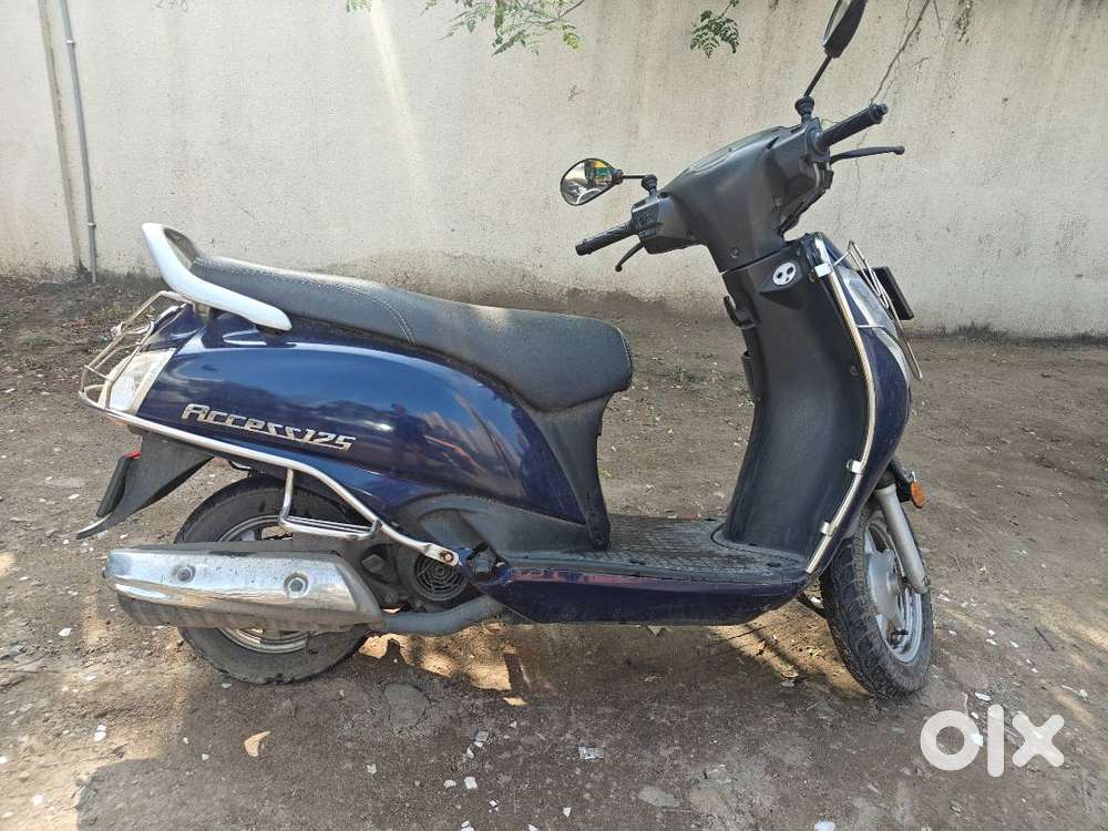 It gets a full-LED headlamp, external fuel filler cap above the tail