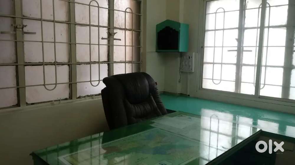 Furniture office rent 1st flor 300 sqft katraj bus stop