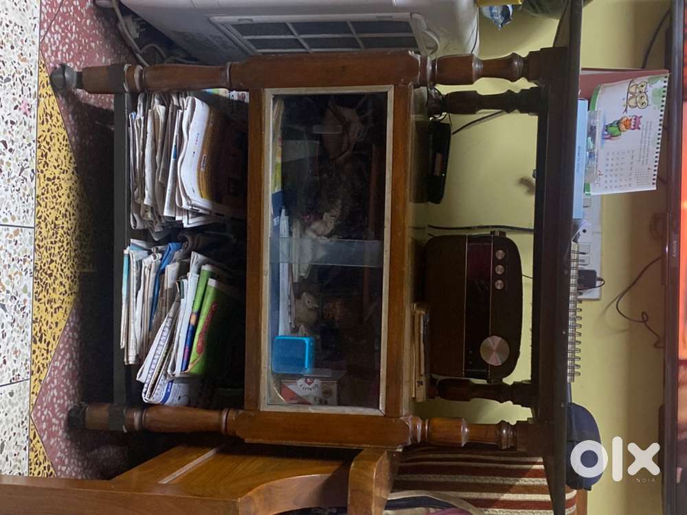 Tv table and set top