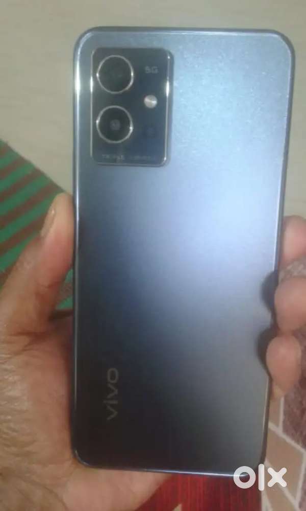 Vivo y 75 5g.    8+4/128