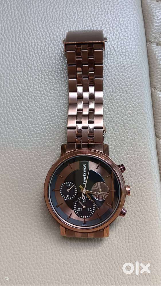 Fastrack men analog watch