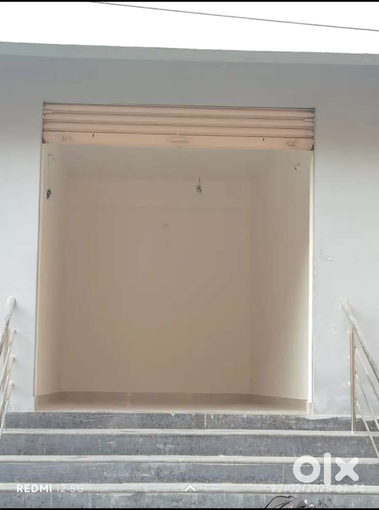 Commercial shop for rent in md lines