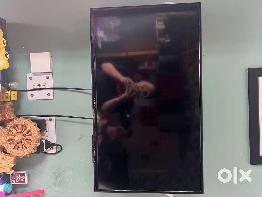 Lloyd 32 inch Smart TV