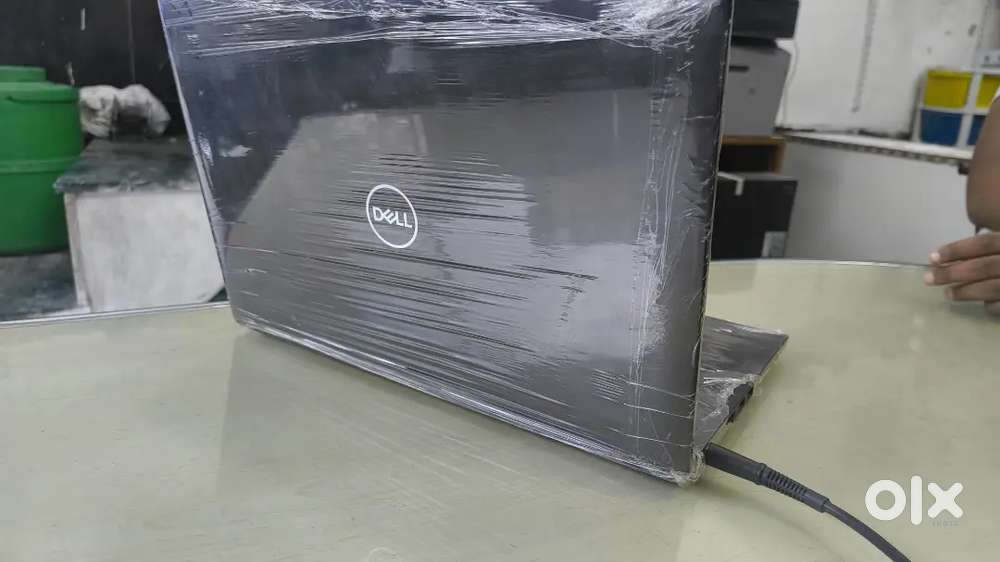 Laptop 8th gen i 5 ram8 storege 256 screen touch