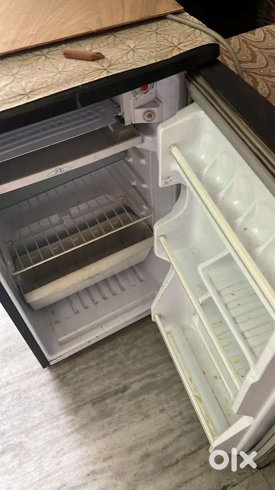 Running Small fridge for sale in 37