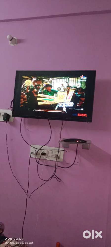Upton LED TV