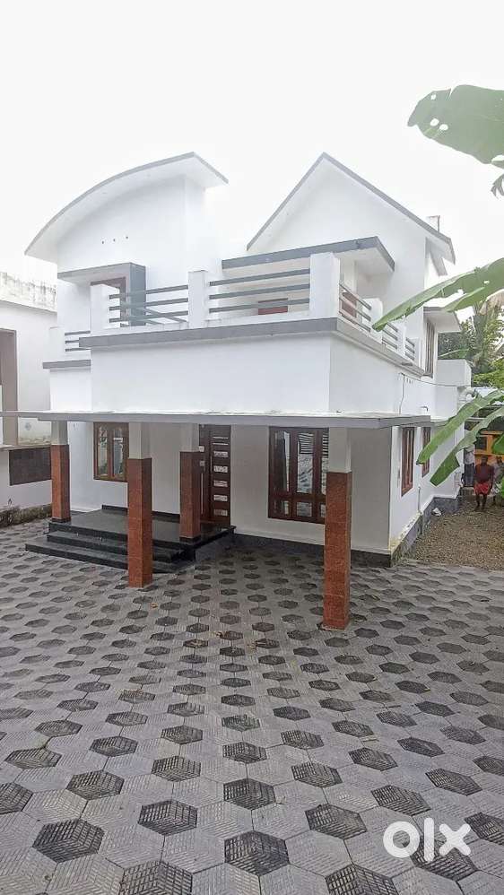 Kollad - Paruthumpara Road - 6 Cent , 1450 Sqft , 3 Bed Room New House