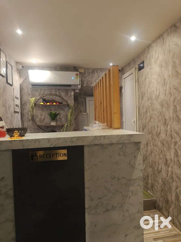 Female tellicaller manager