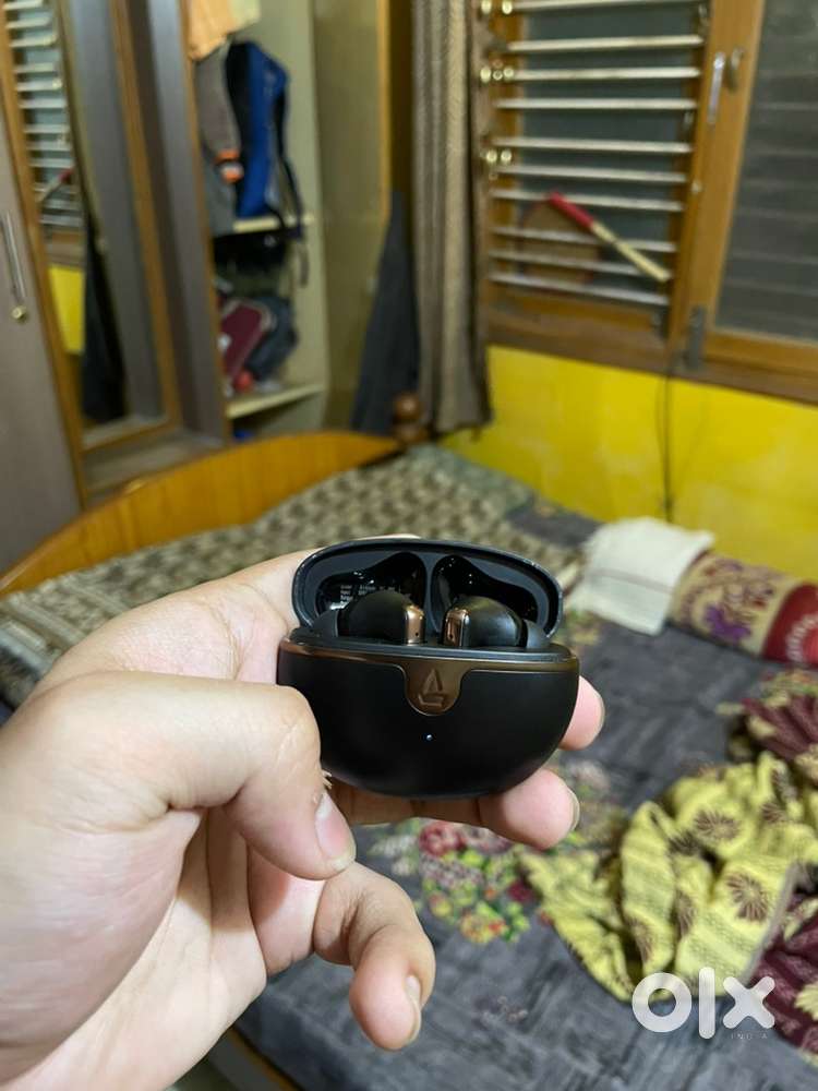 BOAT AIRDOPS 161 ANC with MIC Noise cancellation.