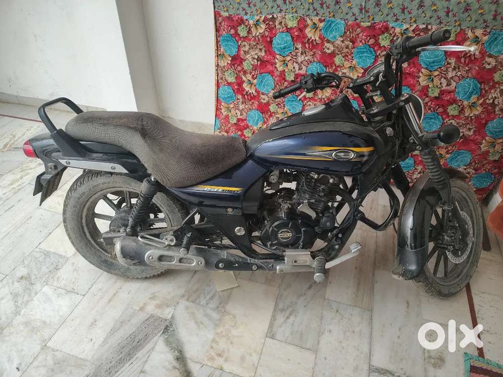 Avenger 150 street one handed use