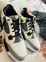 Sneakers  size-10