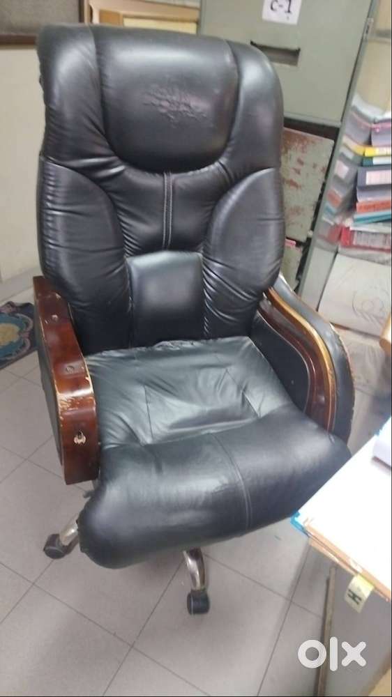 OFFICE CHAIR