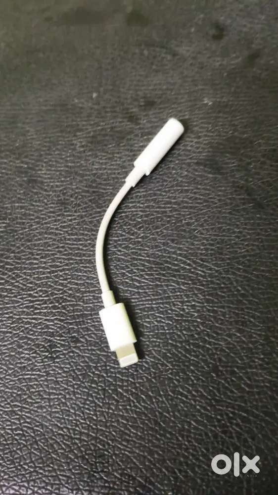 Apple lightning to 3.5mm converter