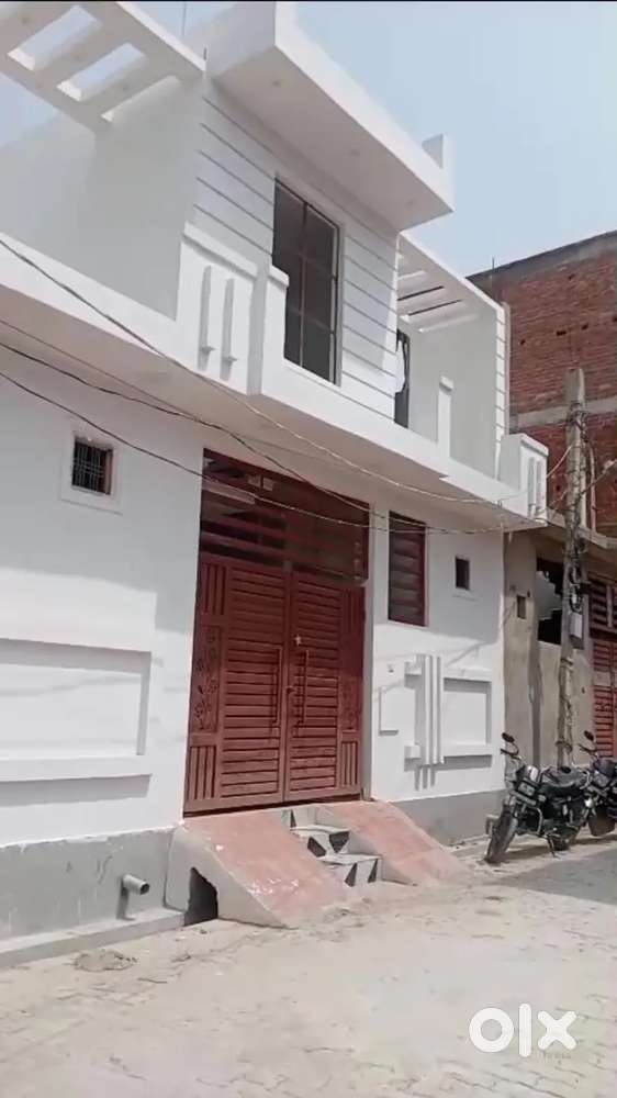 Near to Para chauki Hamilton school