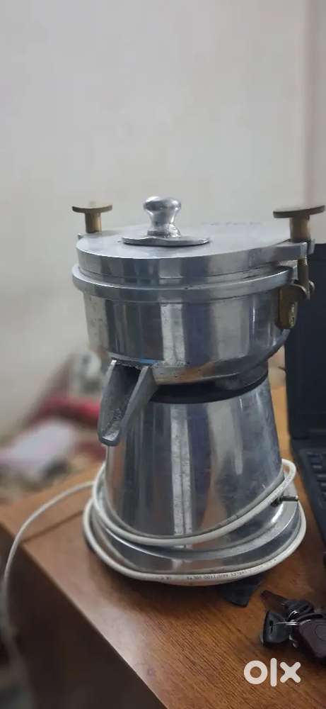 Mixar jucer, Elactric