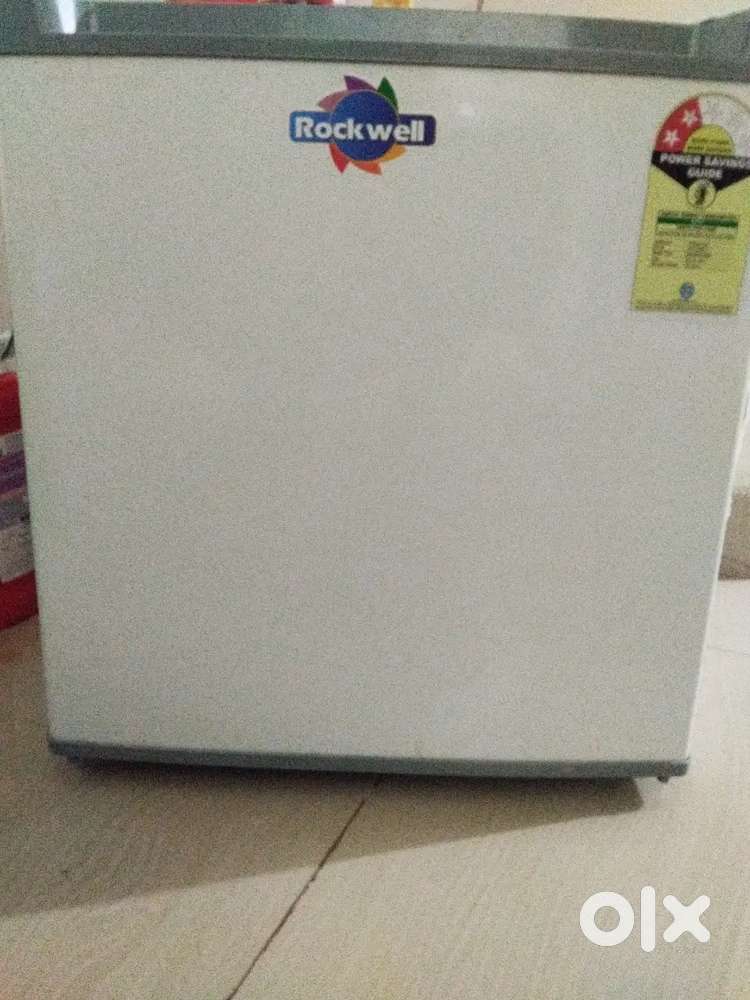 Mini fridge _ White_ Rockwell company