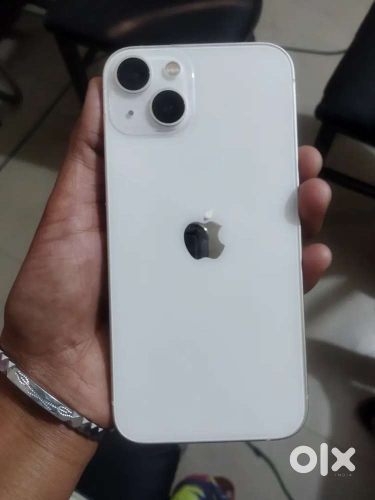 Selling my 8 month old iphone 13 bill box with all accessories