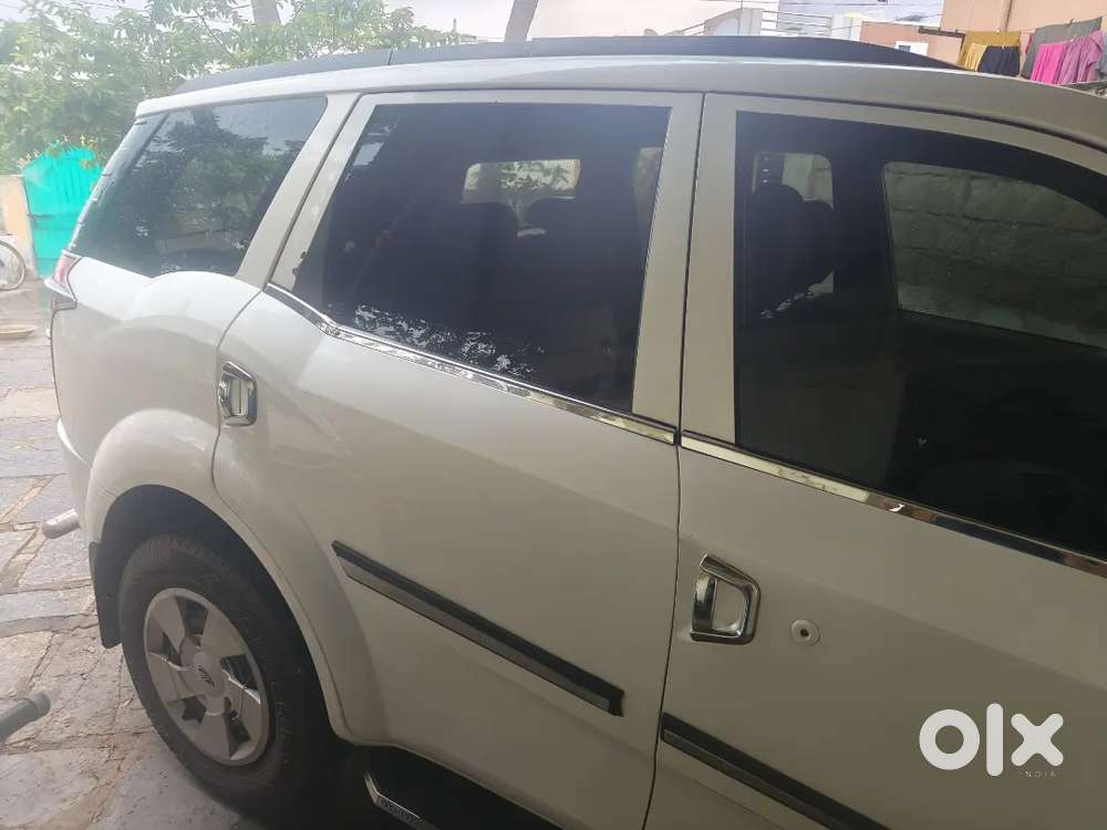 White xuv 500 7.5 laks only w4 model