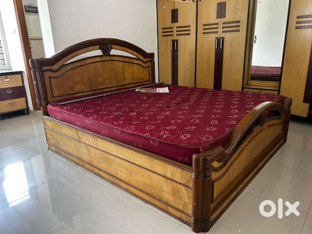 King size - solid wood bed