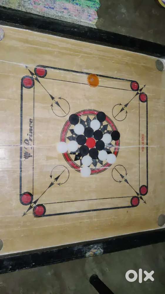 Wooden carrom board, 2.5*2.5 feet