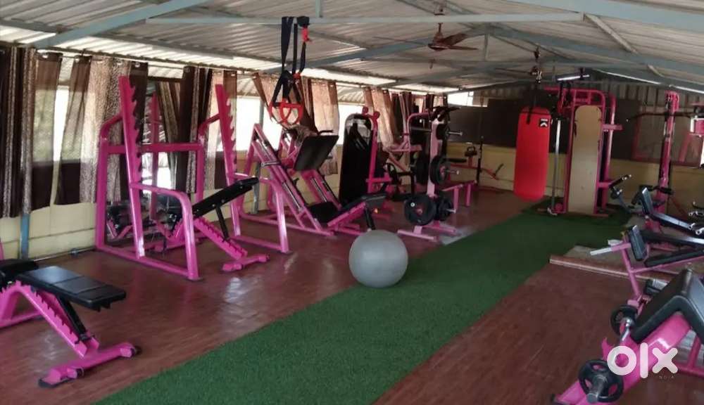 “Commercial Gym Machine – Excellent Condition