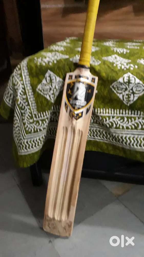 Tennis bat