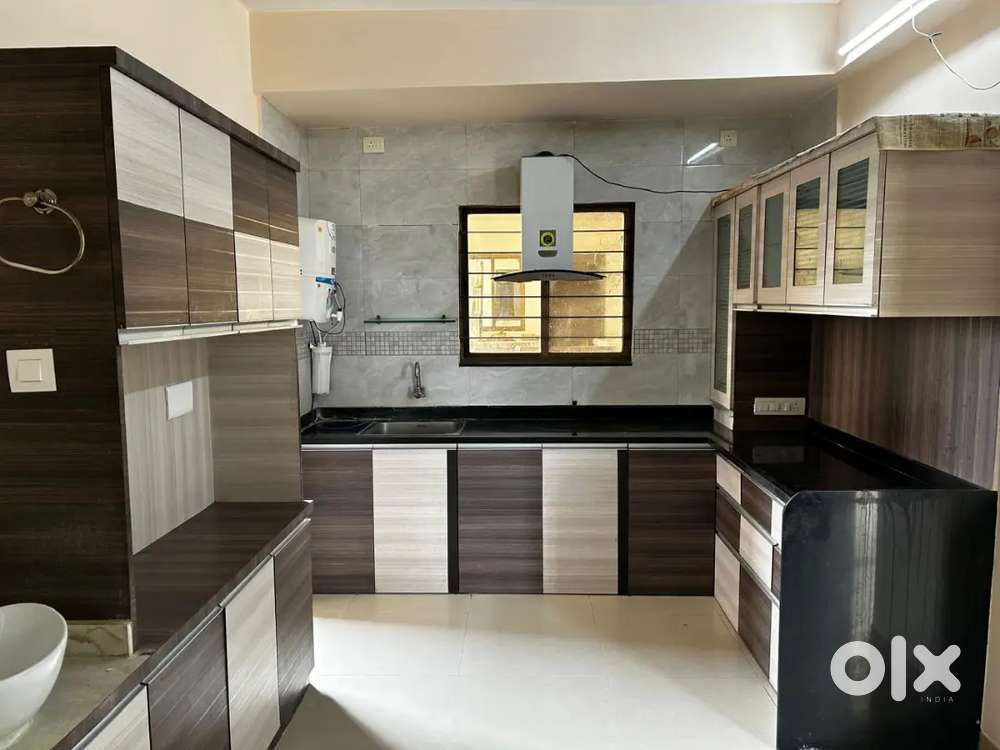 3bhk furnished flat for rent at sun Pharma road nr sun Pharma company