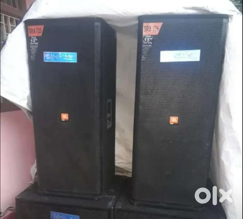 Dj 2top 800 watt spekar only 3 month old 5 sites use only