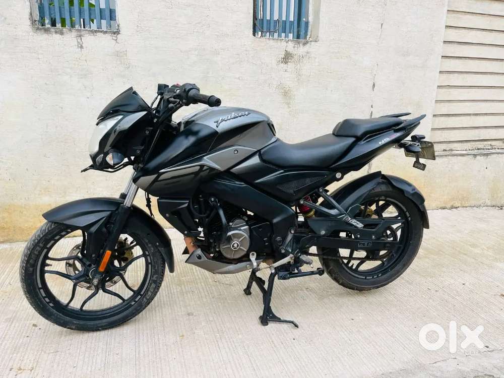 BAJAJ PULSAR NS 160
DOUBLE DISC BRAKE 
MODEL 2020-21
GOOD CONDI
