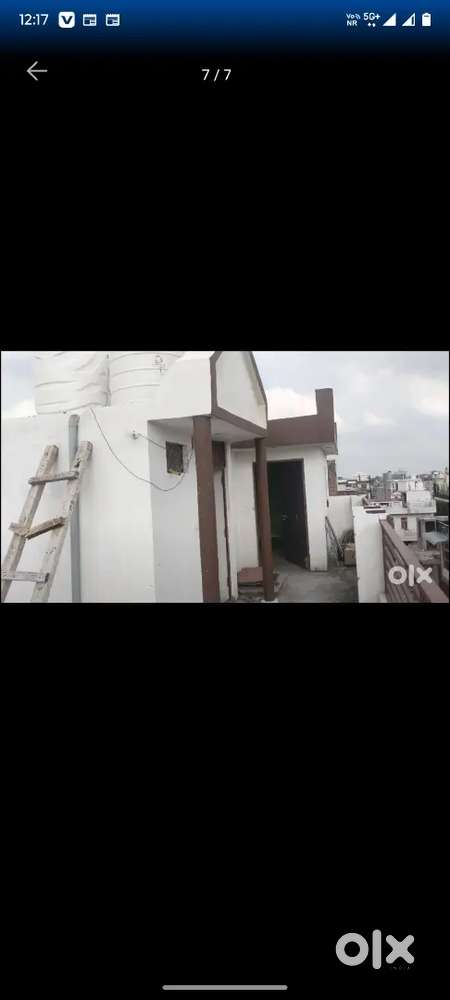 Samne park hai. Corner ka Makan hai