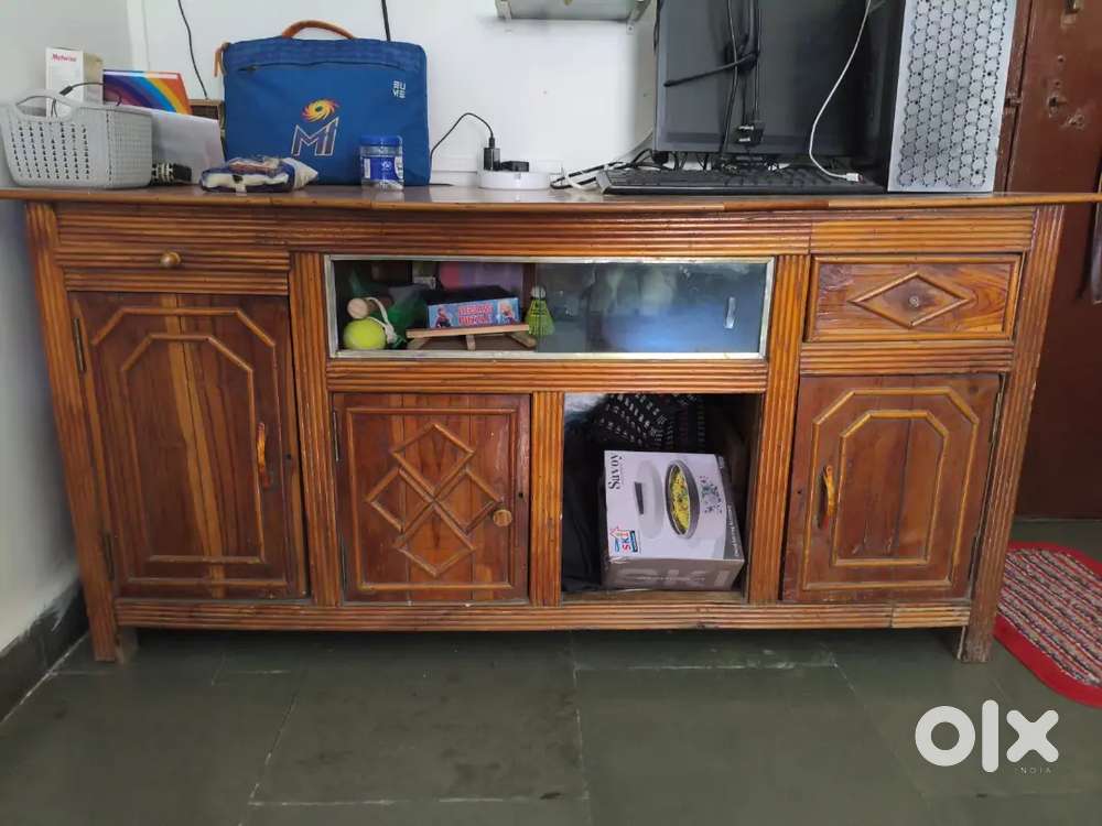 सागवान लाकडाचा टेबल आहे, सामान ठेवण्यासाठी खाली ड्रावर आहे,निगोशियबल