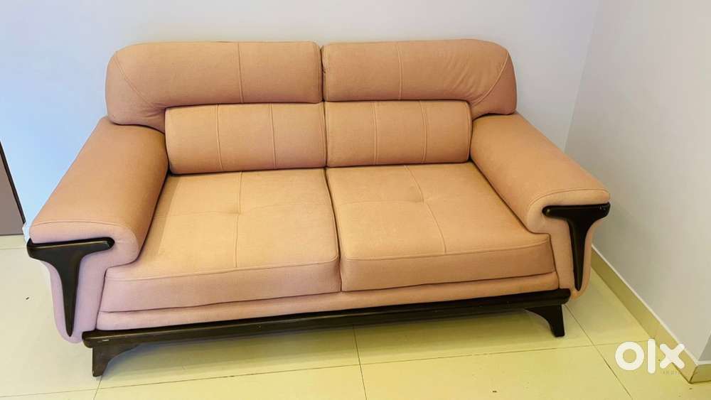 2-Seater Sofa in Excellent Condition – Hardly Used