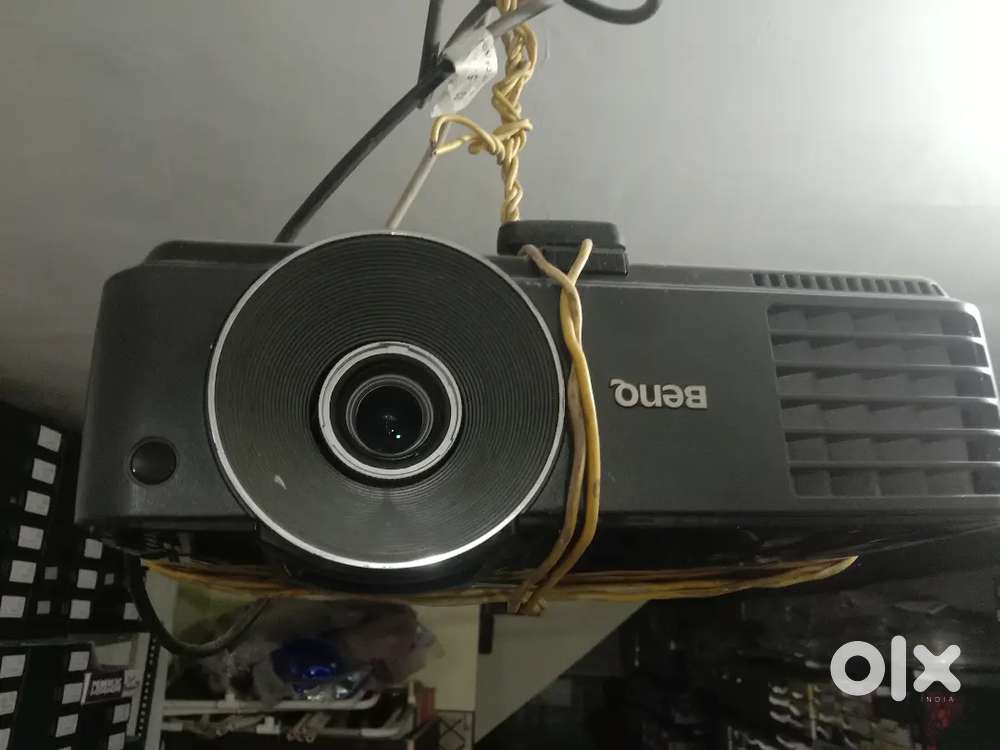 DLP PROJECTOR FOR SALE