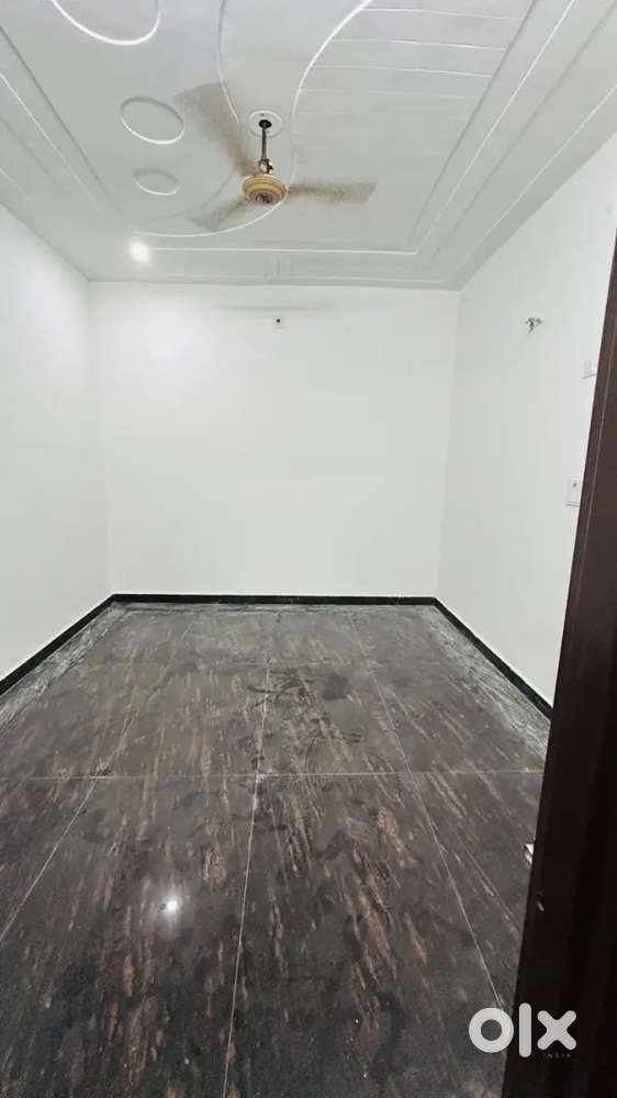 Spacious room with parking avaliable