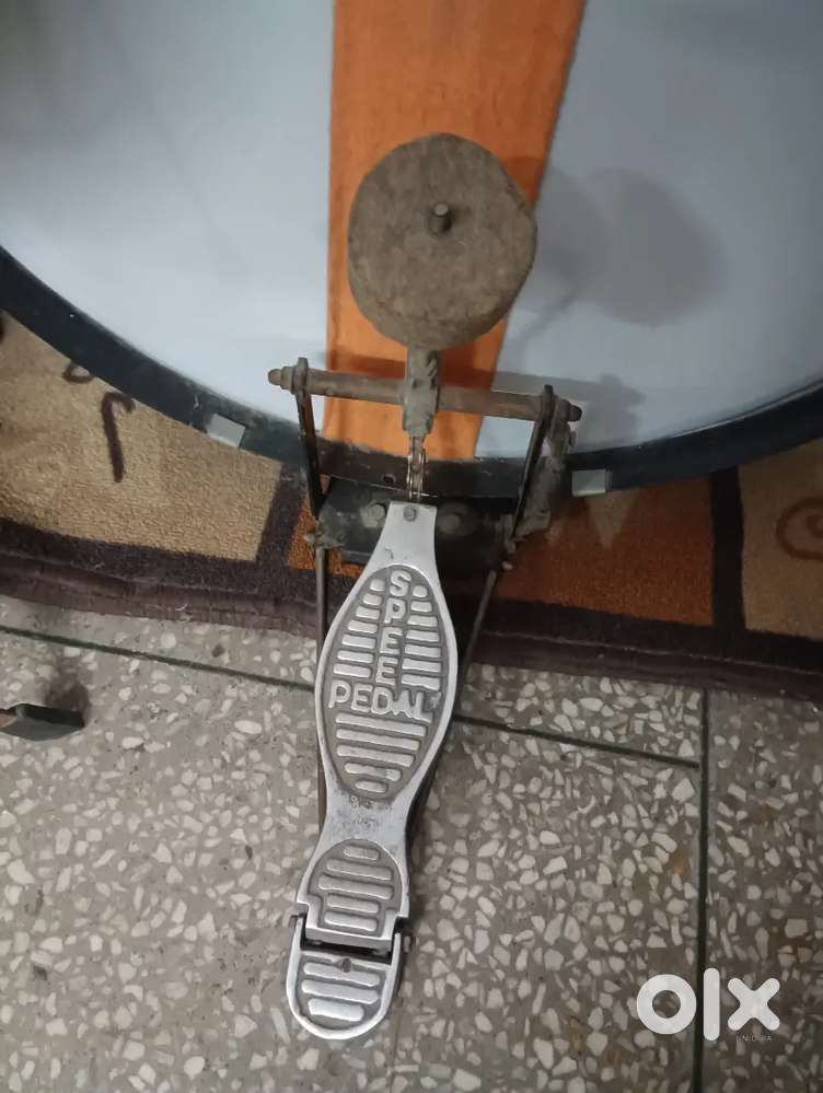 Acoustic Drum Kit with carpet– Great for Practice