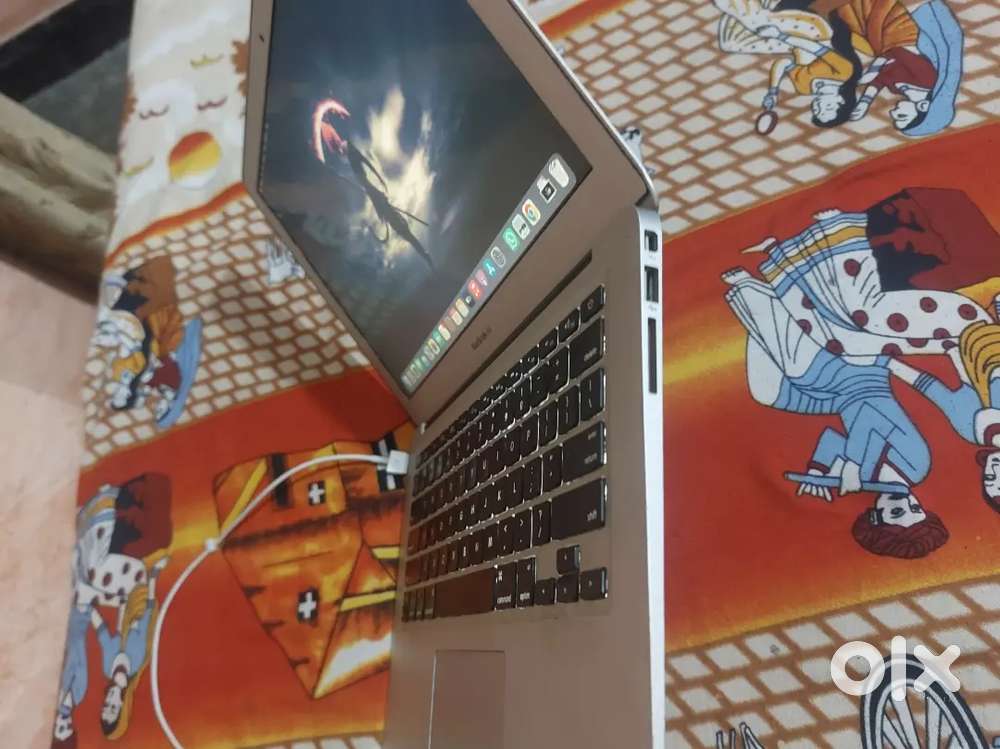 MacBook Air 2015-17 model i5 mint condition